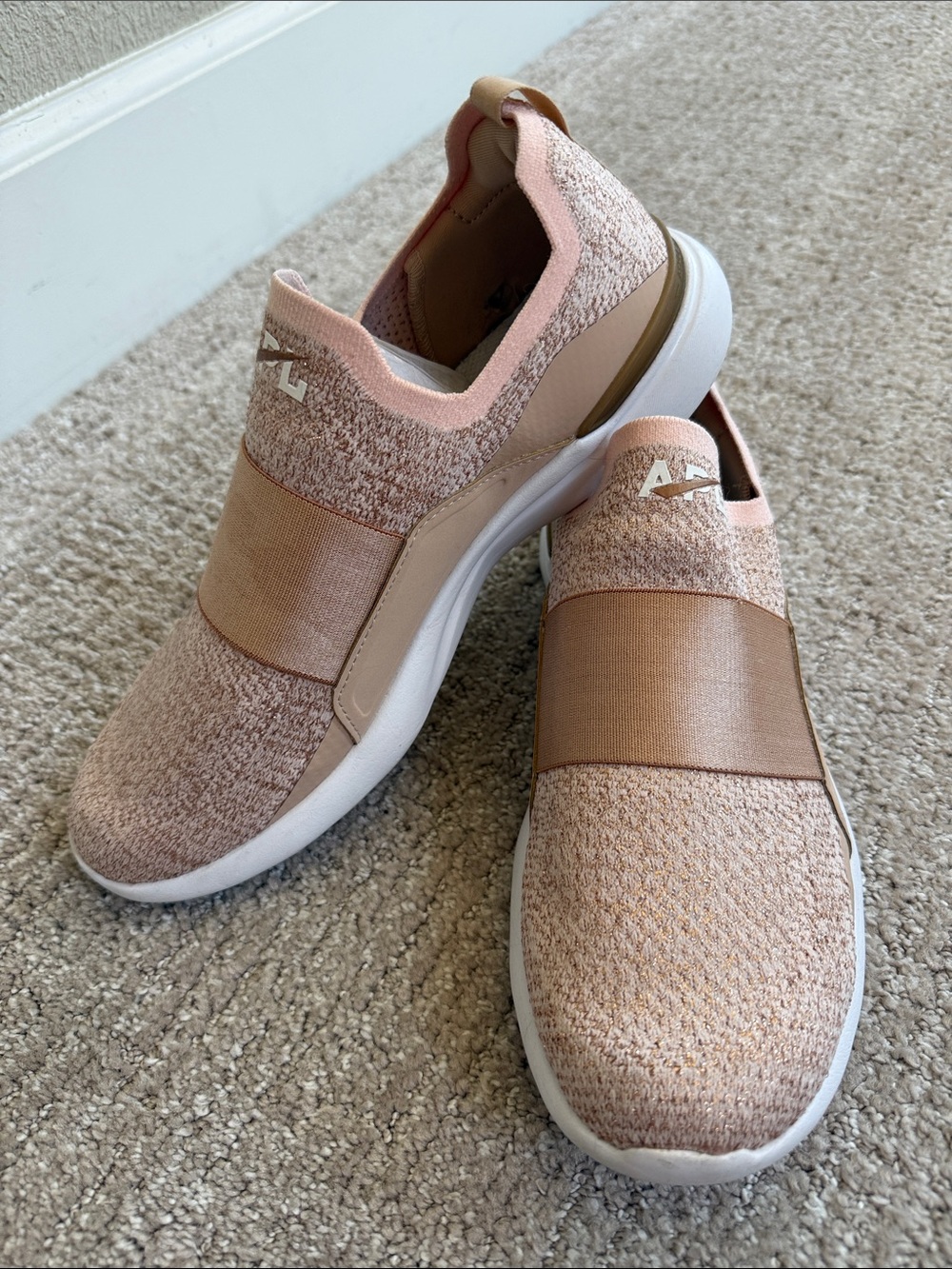 APL women’s Techloom Bliss rose gold/white size 9